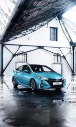 Toyota Prius Plug-in Hybrid 2016 года